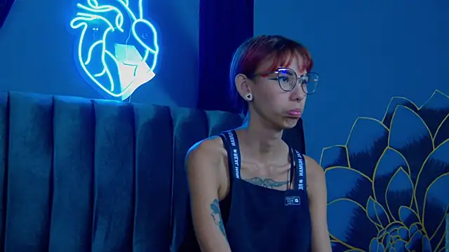 Snapshot of Lunamistyc chatting on December 2, 7:53 pm Lunamistyc online show from December 2, 7:53 pm