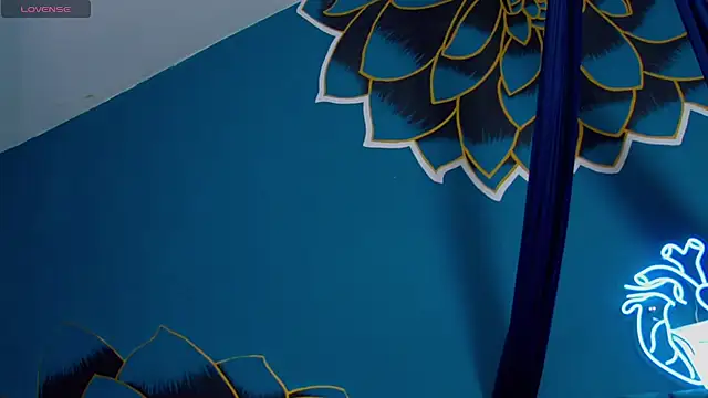 Snapshot of Lunamistyc chatting on December 3, 8:18 pm Lunamistyc online show from December 3, 8:18 pm