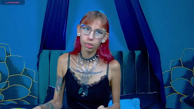 Snapshot of Lunamistyc chatting on December 5, 7:32 pm Lunamistyc online show from December 5, 7:32 pm