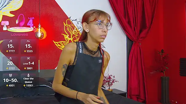 Snapshot of Lunamistyc chatting on December 19, 7:43 pm Lunamistyc online show from December 19, 7:43 pm