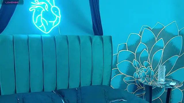 Snapshot of Lunamistyc chatting on December 20, 8:05 pm Lunamistyc online show from December 20, 8:05 pm