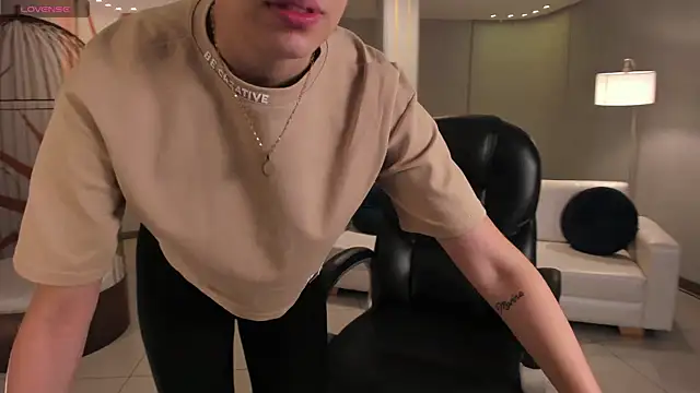 Snapshot of KaiaFerreira chatting on September 17, 11:01 am KaiaFerreira online show from September 17, 11:01 am