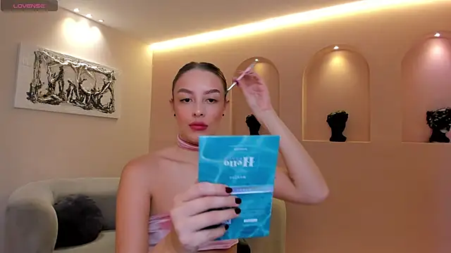 Snapshot of KaiaFerreira chatting on November 3, 12:39 pm KaiaFerreira online show from November 3, 12:39 pm