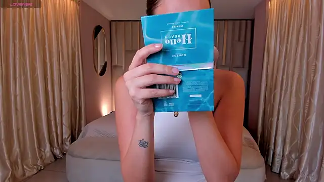 Snapshot of KaiaFerreira chatting on November 9, 12:47 pm KaiaFerreira online show from November 9, 12:47 pm