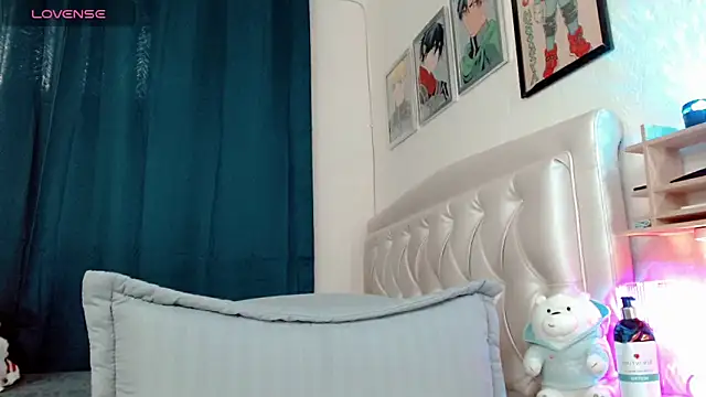 lunalovedoll  online show from April 16, 9:26 pm