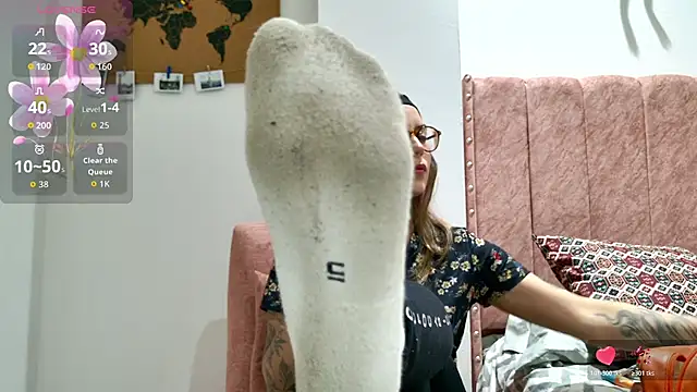 Emmy petit online show from February 1, 2:21 am