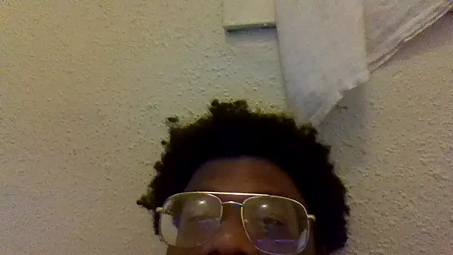 dvaughn3117 online show from April 18, 3:32 am