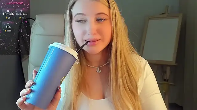 Snapshot of Evacadooo chatting on January 16, 5:42 am Evacadooo online show from January 16, 5:42 am