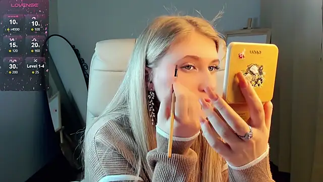 Snapshot of Evacadooo chatting on January 24, 2:07 am Evacadooo online show from January 24, 2:07 am