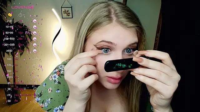 Snapshot of Evacadooo chatting on January 25, 2:26 am Evacadooo online show from January 25, 2:26 am