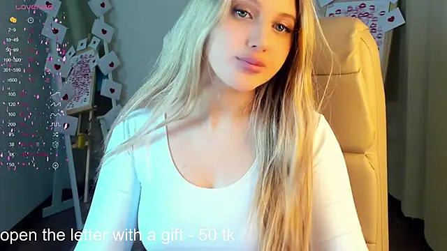 Snapshot of Evacadooo chatting on February 18, 2:49 am Evacadooo online show from February 18, 2:49 am