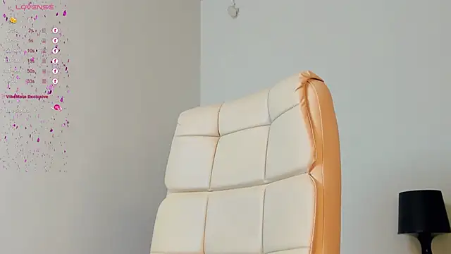 Snapshot of Evacadooo chatting on February 22, 5:34 am Evacadooo online show from February 22, 5:34 am