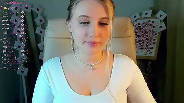 Snapshot of Evacadooo chatting on February 24, 5:22 am Evacadooo online show from February 24, 5:22 am