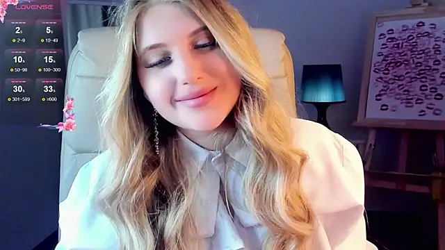 Snapshot of Evacadooo chatting on March 19, 5:30 am Evacadooo online show from March 19, 5:30 am