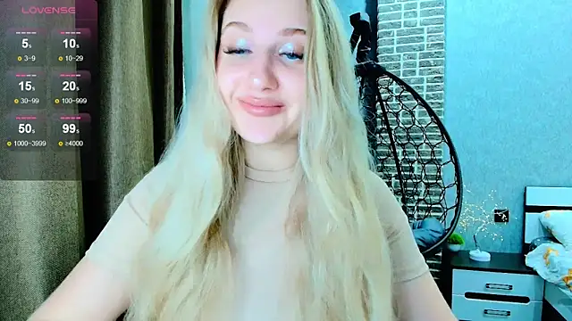 Snapshot of Evacadooo chatting on September 13, 7:24 pm Evacadooo online show from September 13, 7:24 pm