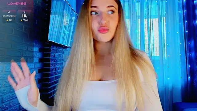 Snapshot of Evacadooo chatting on October 23, 6:45 am Evacadooo online show from October 23, 6:45 am