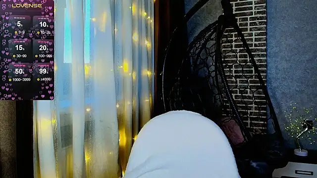 Snapshot of Evacadooo chatting on November 16, 2:06 am Evacadooo online show from November 16, 2:06 am