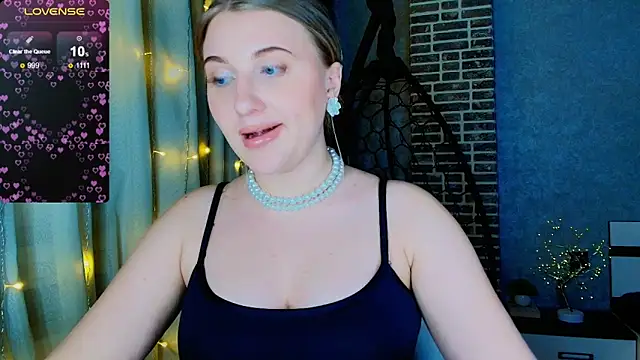 Snapshot of Evacadooo chatting on November 22, 12:04 pm Evacadooo online show from November 22, 12:04 pm