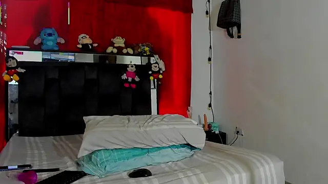 Snapshot of chloe_vasquez710 chatting on February 13, 4:17 pm chloe vasquez710 online show from February 13, 4:17 pm