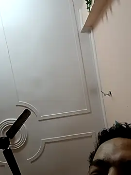 Snapshot of HornysLatika chatting on December 4, 7:39 am HornysLatika online show from December 4, 7:39 am