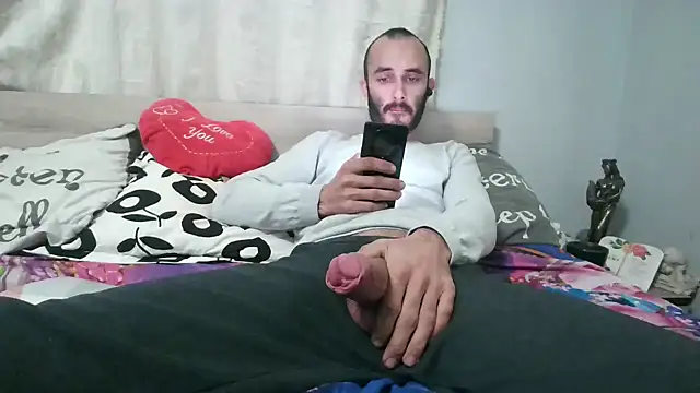 Snapshot of kisandgioni chatting on January 4, 1:53 pm kisandgioni online show from January 4, 1:53 pm