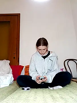 ella grays online show from December 19, 5:42 pm