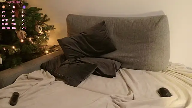 Snapshot of Pinky__Binky chatting on December 28, 5:46 pm Pinky Binky online show from December 28, 5:46 pm