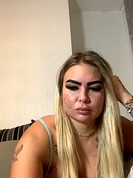 Snapshot of UKJuicyPrincess chatting on December 3, 12:24 am UKJuicyPrincess online show from December 3, 12:24 am