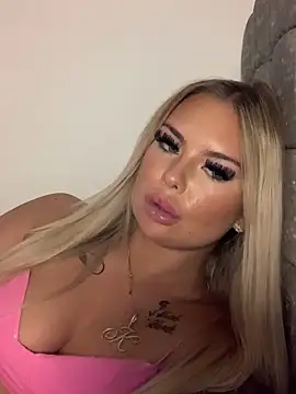 Snapshot of UKJuicyPrincess chatting on February 4, 6:27 pm UKJuicyPrincess online show from February 4, 6:27 pm