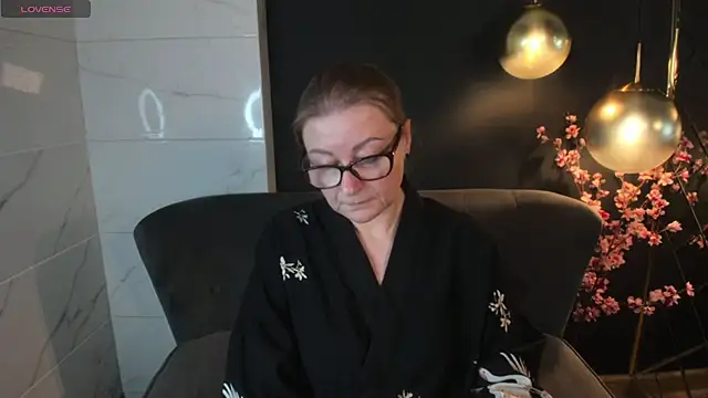 Snapshot of AlexandraKind chatting on January 26, 2:14 am AlexandraKind online show from January 26, 2:14 am