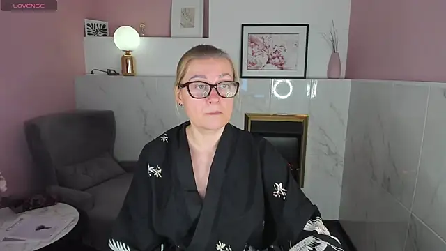 Snapshot of AlexandraKind chatting on February 1, 1:41 pm AlexandraKind online show from February 1, 1:41 pm