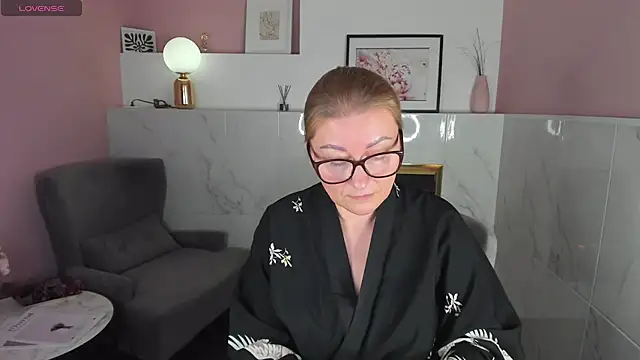 Snapshot of AlexandraKind chatting on February 1, 7:44 pm AlexandraKind online show from February 1, 7:44 pm