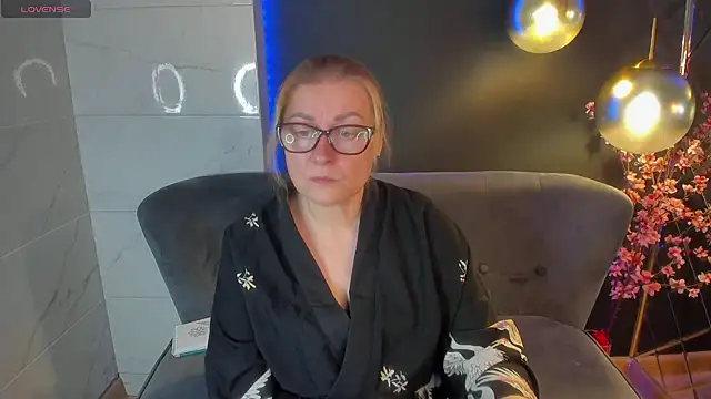 Snapshot of AlexandraKind chatting on February 2, 1:41 pm AlexandraKind online show from February 2, 1:41 pm