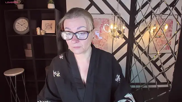 Snapshot of AlexandraKind chatting on February 5, 1:33 pm AlexandraKind online show from February 5, 1:33 pm