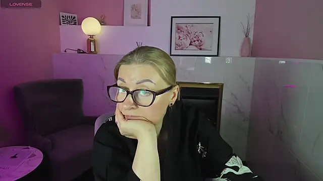 Snapshot of AlexandraKind chatting on February 7, 3:55 am AlexandraKind online show from February 7, 3:55 am