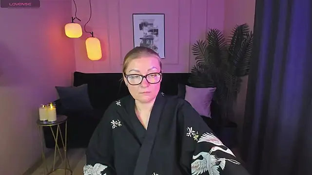 Snapshot of AlexandraKind chatting on February 8, 4:57 pm AlexandraKind online show from February 8, 4:57 pm