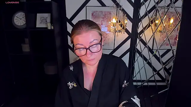 Snapshot of AlexandraKind chatting on February 9, 12:28 am AlexandraKind online show from February 9, 12:28 am