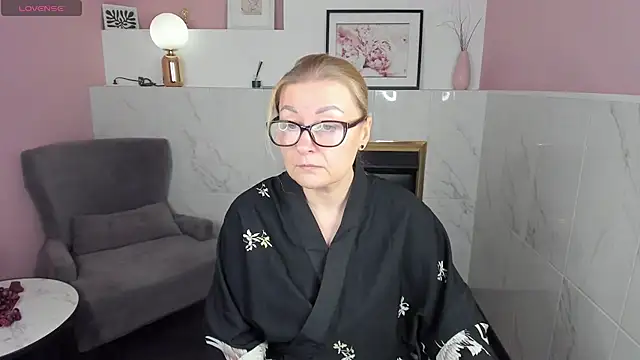 Snapshot of AlexandraKind chatting on February 12, 1:48 pm AlexandraKind online show from February 12, 1:48 pm