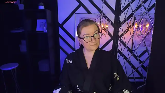 Snapshot of AlexandraKind chatting on February 15, 2:47 am AlexandraKind online show from February 15, 2:47 am