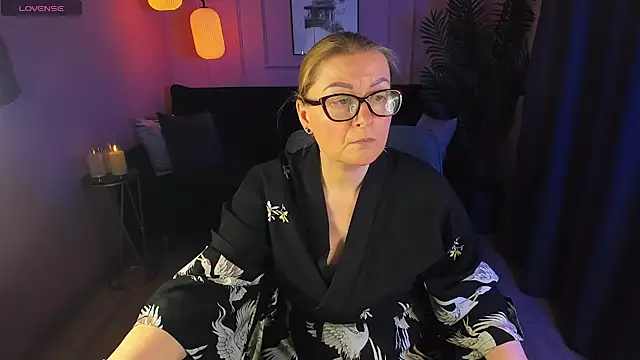 Snapshot of AlexandraKind chatting on February 16, 3:04 am AlexandraKind online show from February 16, 3:04 am