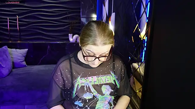 Snapshot of AlexandraKind chatting on February 19, 11:46 pm AlexandraKind online show from February 19, 11:46 pm