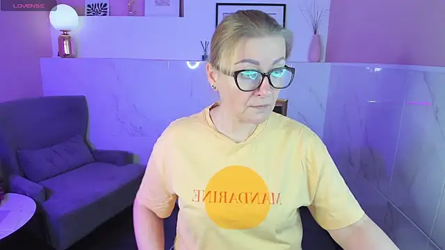 Snapshot of AlexandraKind chatting on February 23, 5:34 am AlexandraKind online show from February 23, 5:34 am