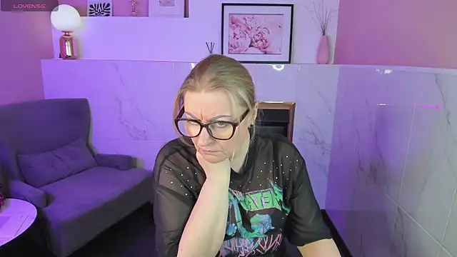 Snapshot of AlexandraKind chatting on February 23, 5:50 pm AlexandraKind online show from February 23, 5:50 pm