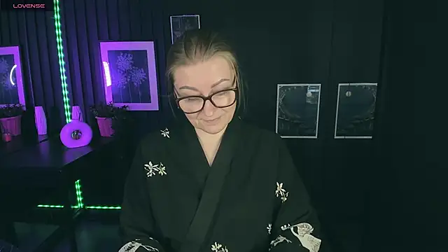 Snapshot of AlexandraKind chatting on February 28, 1:47 pm AlexandraKind online show from February 28, 1:47 pm