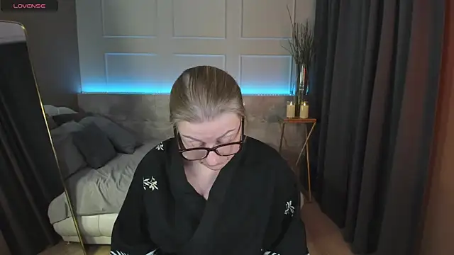 Snapshot of AlexandraKind chatting on March 2, 12:31 am AlexandraKind online show from March 2, 12:31 am