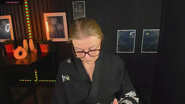 Snapshot of AlexandraKind chatting on March 4, 8:38 pm AlexandraKind online show from March 4, 8:38 pm