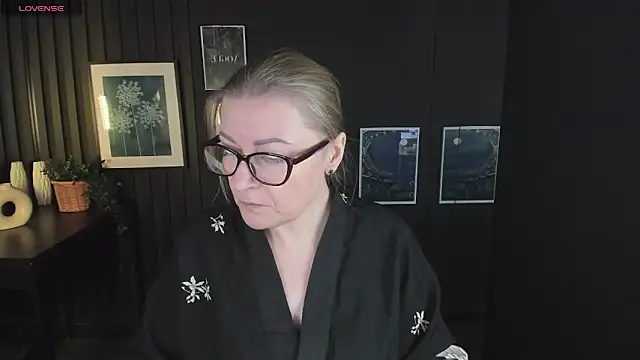 Snapshot of AlexandraKind chatting on March 6, 8:48 pm AlexandraKind online show from March 6, 8:48 pm