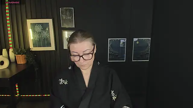 Snapshot of AlexandraKind chatting on March 7, 12:04 am AlexandraKind online show from March 7, 12:04 am