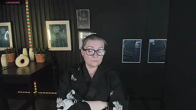 Snapshot of AlexandraKind chatting on March 7, 3:29 am AlexandraKind online show from March 7, 3:29 am