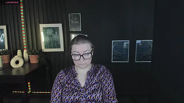 Snapshot of AlexandraKind chatting on March 7, 7:19 am AlexandraKind online show from March 7, 7:19 am